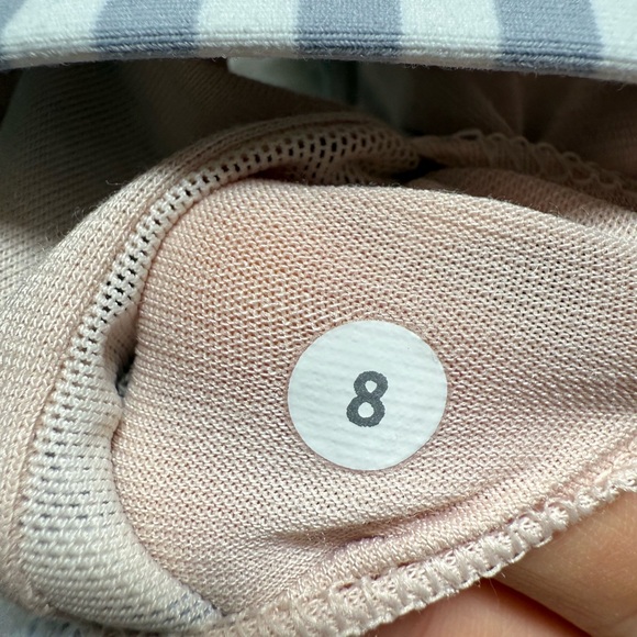 Lululemon Energy Bra size 8 - Picture 3 of 3